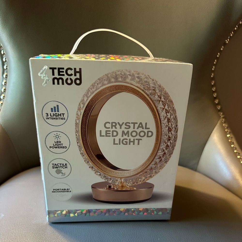BNIB gold toned crystal LED mood light ring